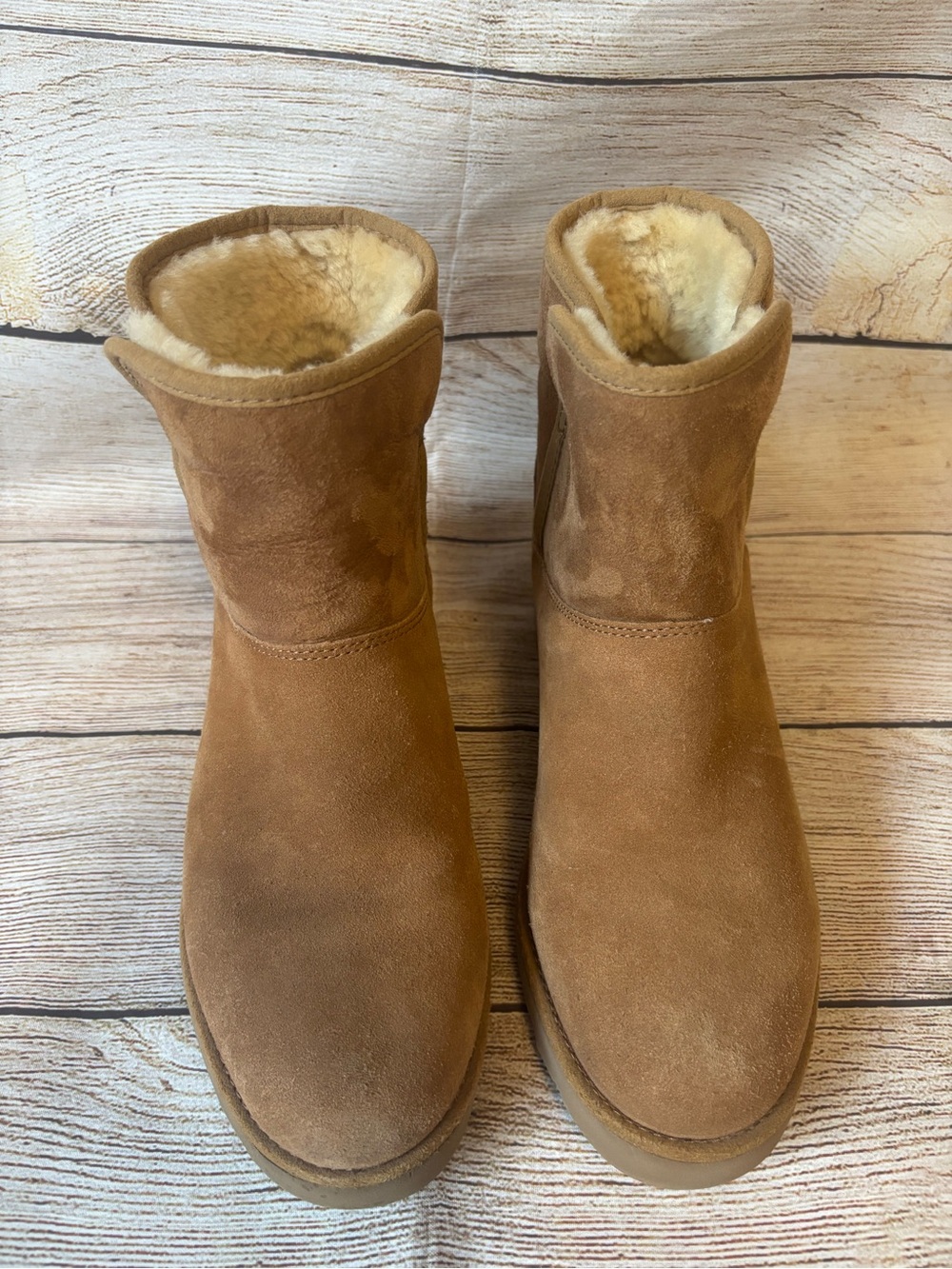 Ugg Kristin Wedge Boot in Chestnut. Sz. 8